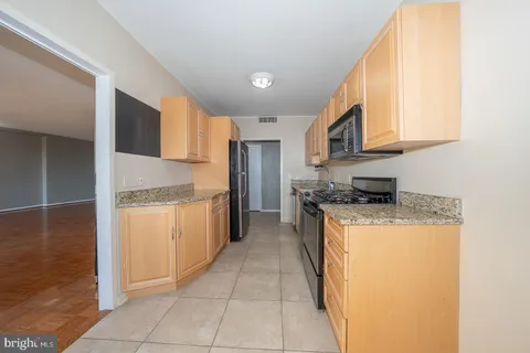 $179,900 | 191 Presidential Boulevard, Unit R822, Bala Cynwyd, PA 19004