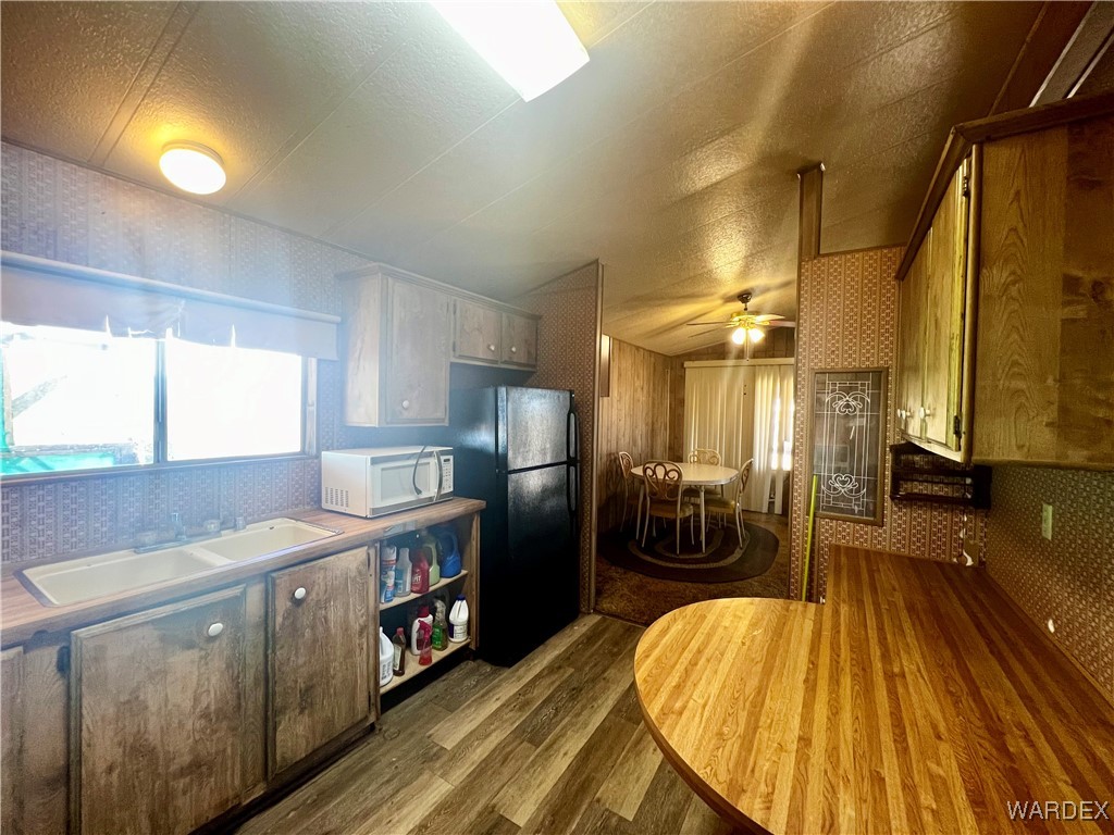 3694 Colorado Road Golden Valley, AZ 86413 - Photo 20 of 38 Kitchen