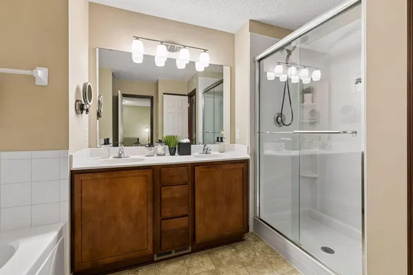 $290,000 | 593 Stonewood Way, Burnsville, MN 55306