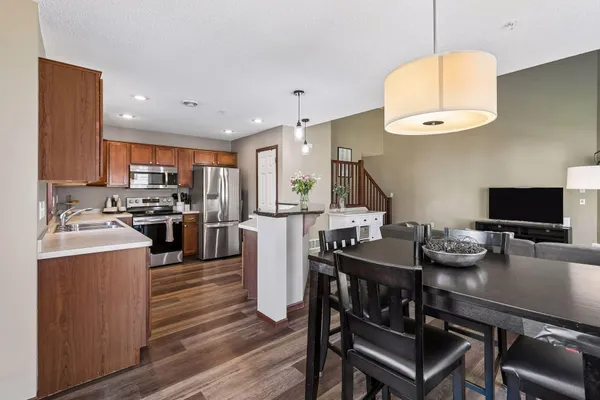 $290,000 | 593 Stonewood Way, Burnsville, MN 55306