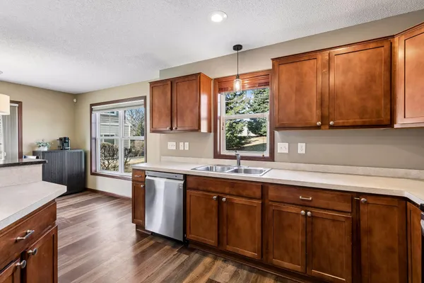 $290,000 | 593 Stonewood Way, Burnsville, MN 55306