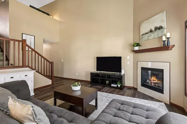 $290,000 | 593 Stonewood Way, Burnsville, MN 55306