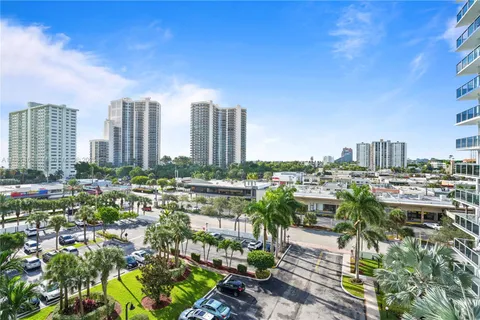 $199,000 | 3333 Northeast 34th Street, Unit 711, Fort Lauderdale, FL 33308