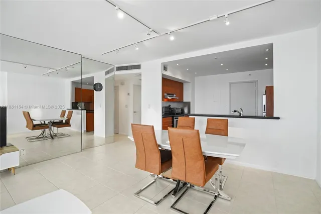 $199,000 | 3333 Northeast 34th Street, Unit 711, Fort Lauderdale, FL 33308