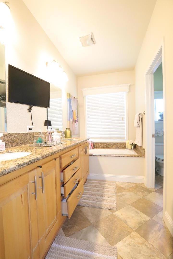 5450 Monterey Road, Unit 182 San Jose, CA 95111 - Photo 29 of 33 a bathroom with a granite countertop sink and a bathtub
