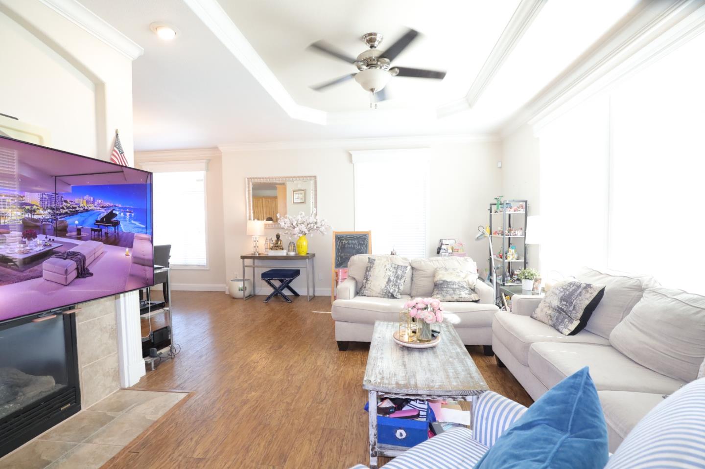 5450 Monterey Road, Unit 182 San Jose, CA 95111 - Photo 4 of 33 a living room with furniture and wooden floor