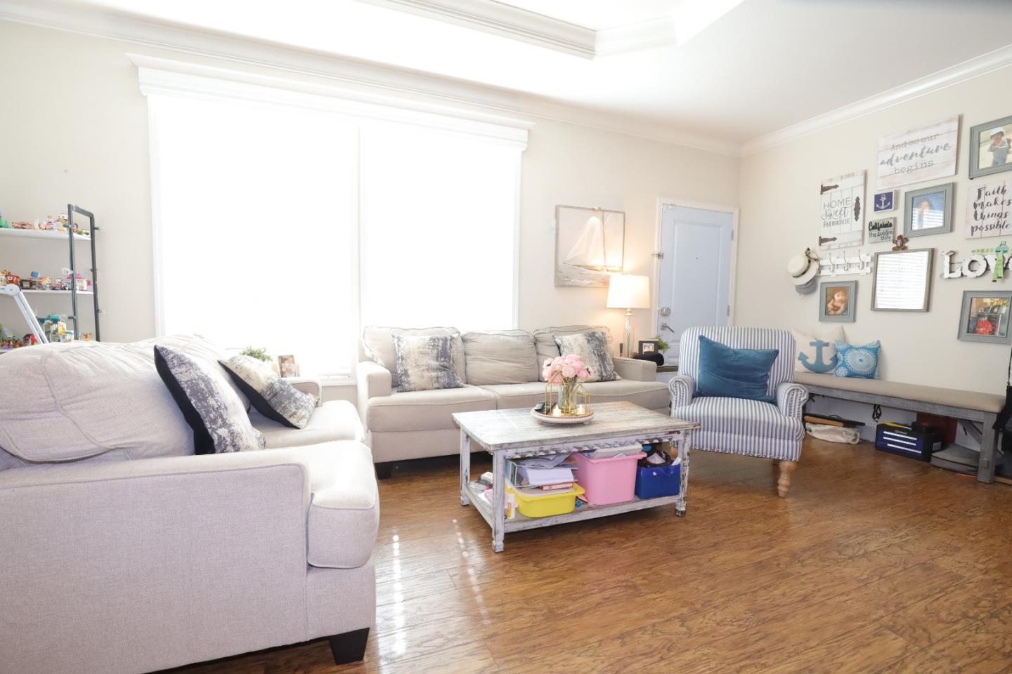 5450 Monterey Road, Unit 182 San Jose, CA 95111 - Photo 6 of 33 a living room with furniture and a large window