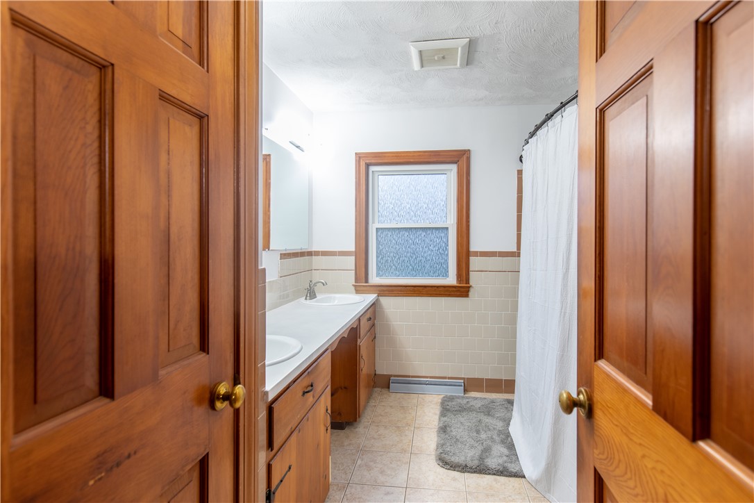 22 Brayton Road Tiverton, RI 02878 - Photo 17 of 38