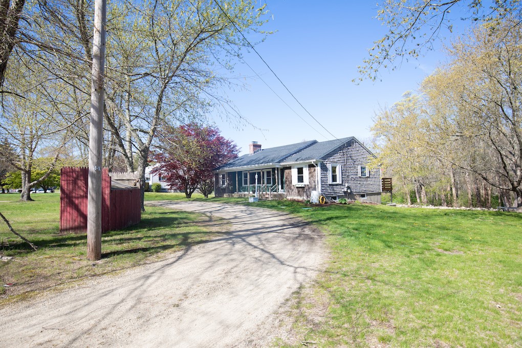 22 Brayton Road Tiverton, RI 02878 - Photo 3 of 38