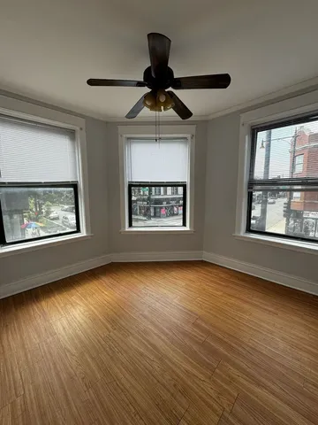 $1,550 | 4805 North Central Park Avenue, Unit 203, Chicago, IL 60625