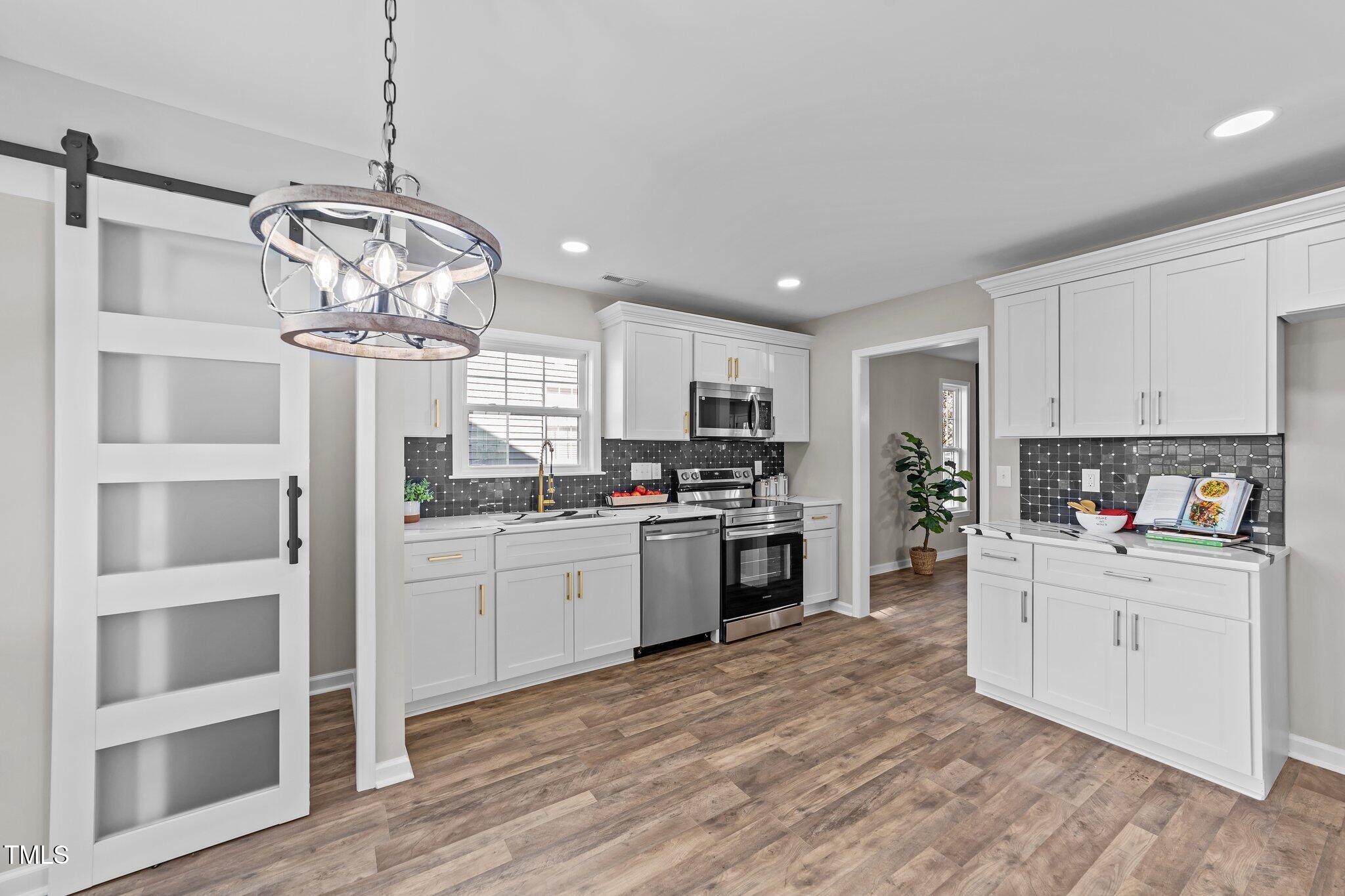 1612 Pebble Ridge Drive Raleigh, NC 27610 - Photo 3 of 31 23-web-or-mls-VB4A2785