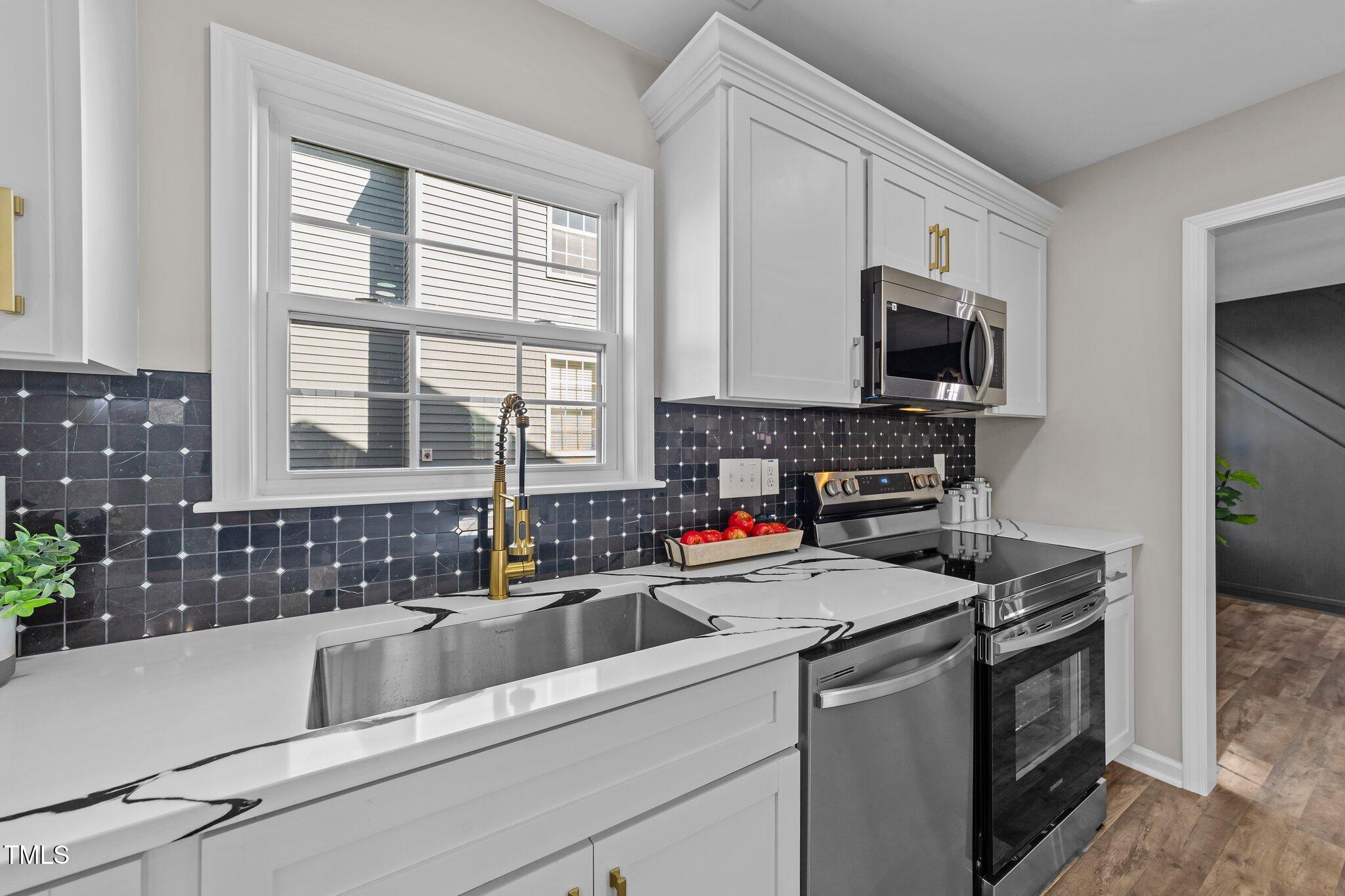 1612 Pebble Ridge Drive Raleigh, NC 27610 - Photo 4 of 31 25-web-or-mls-VB4A2806