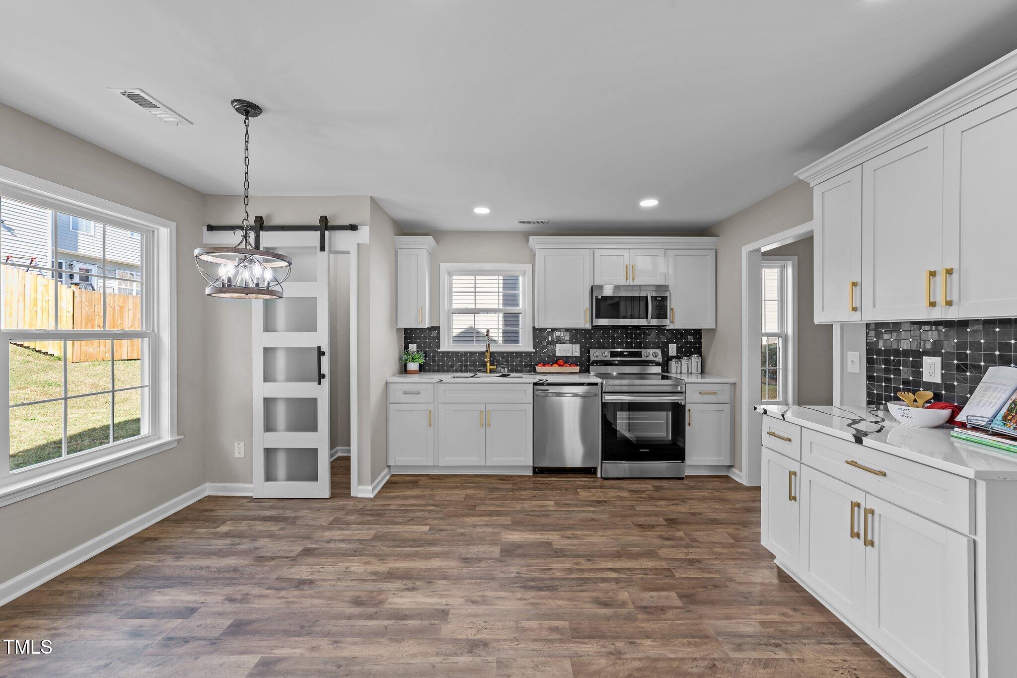 1612 Pebble Ridge Drive Raleigh, NC 27610 - Photo 5 of 31 22-web-or-mls-VB4A2770
