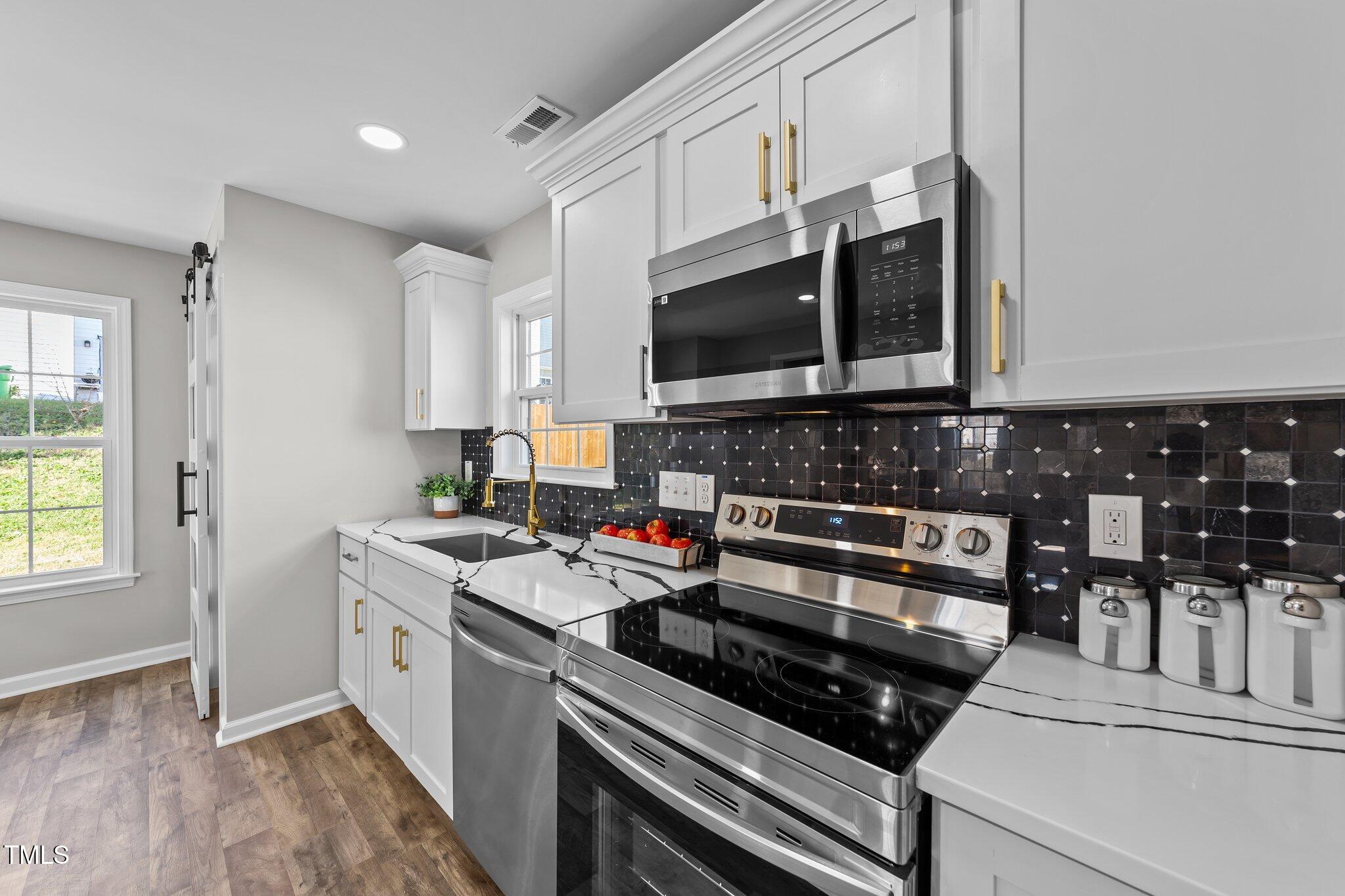 1612 Pebble Ridge Drive Raleigh, NC 27610 - Photo 7 of 31 24-web-or-mls-VB4A2797