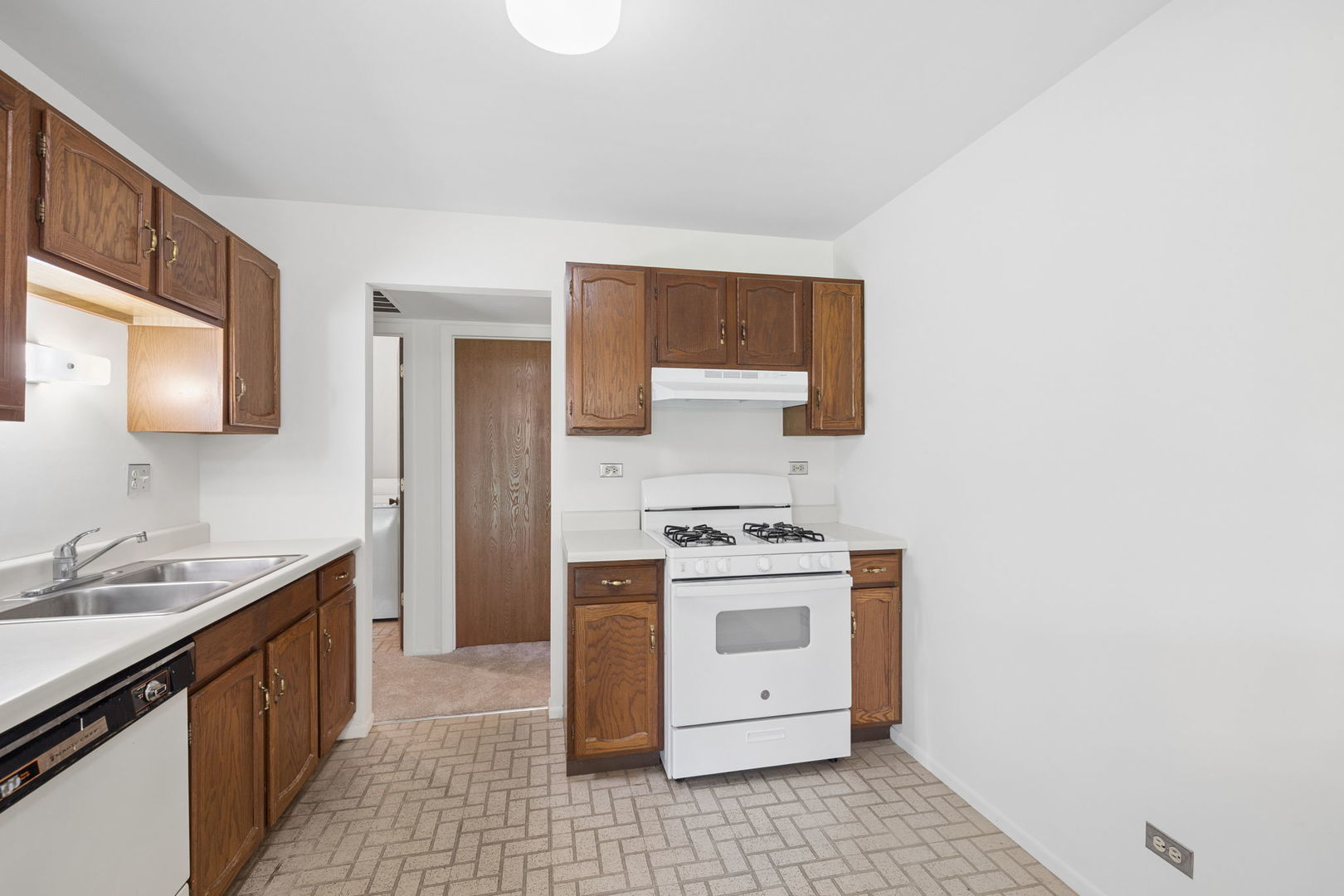 1575 Stonehill Court, Unit A Wheaton, IL 60189 - Photo 8 of 27