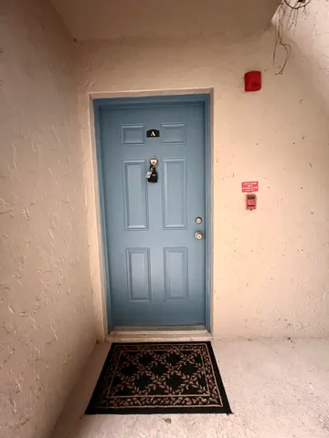 a view of a utility room