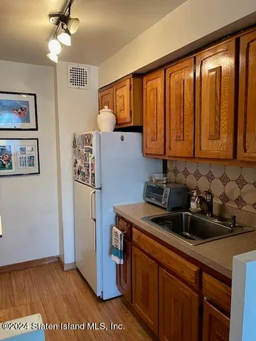 $145,000 | 1000 Clove Road, Unit 10N | Silver Lake