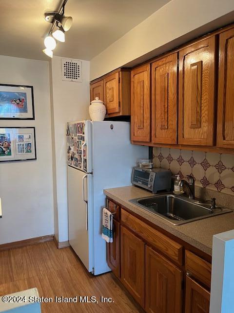 1000 Clove Road, Unit 10N Staten Island, NY 10301 - Photo 11 of 35 Kitchen