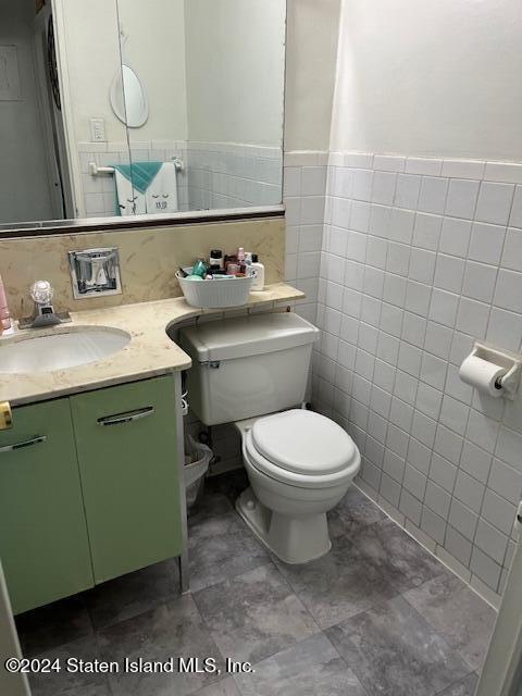 1000 Clove Road, Unit 10N Staten Island, NY 10301 - Photo 18 of 35 Bathroom