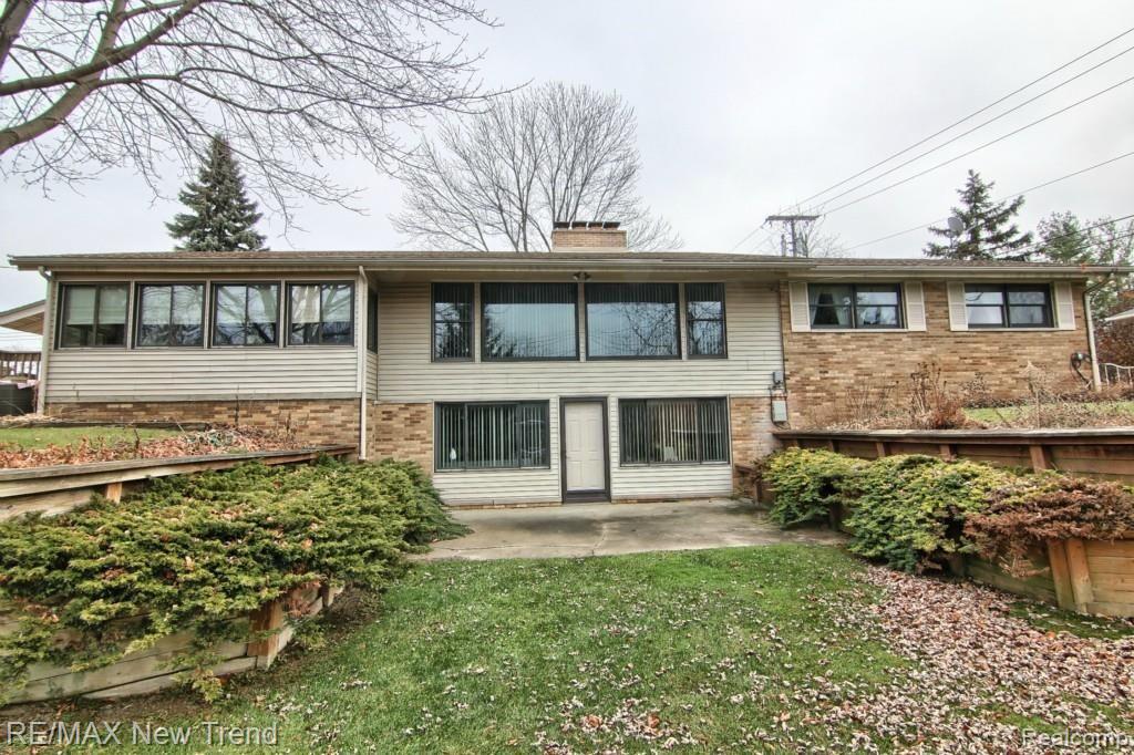2962 Hiller Road West Bloomfield, MI 48324 - Photo 36 of 48 Rear Exterior with Walkout Lower Level