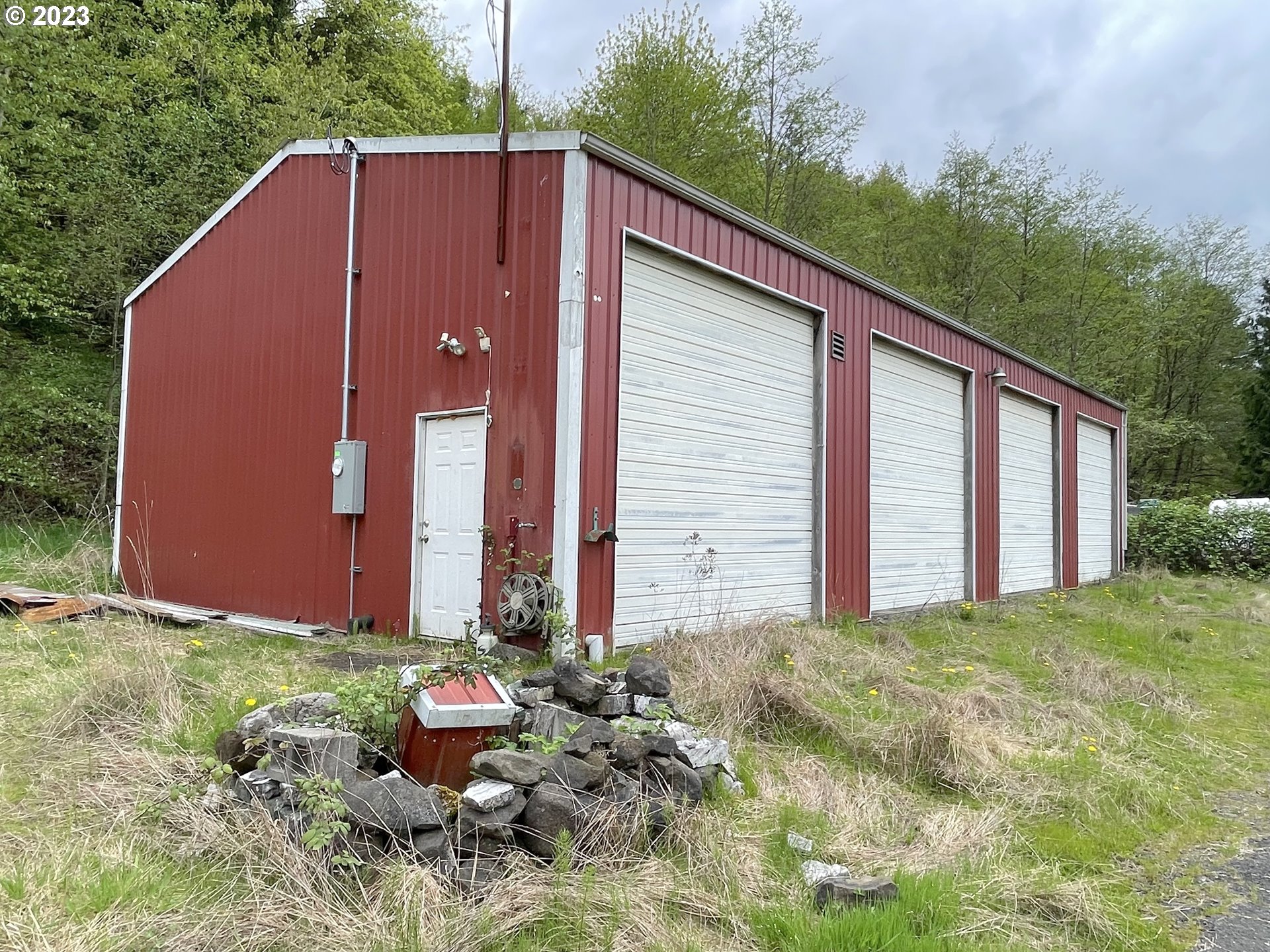 74479 Columbia River Highway Rainier, OR 97048 - Photo 7 of 21 a backyard of a house with yard and outdoor seating