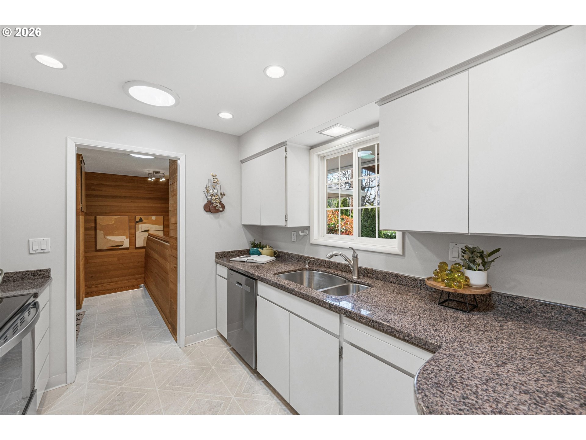 11021 Southwest 59th Avenue Portland, OR 97219 - Photo 15 of 47