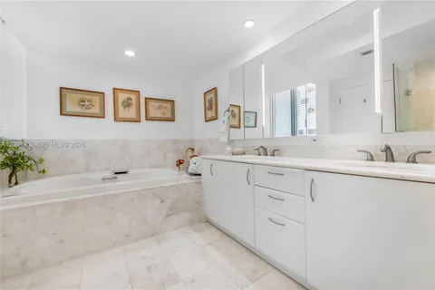 $1,385,000 | 1331 Brickell Bay Drive, Unit 408, Miami, FL 33131