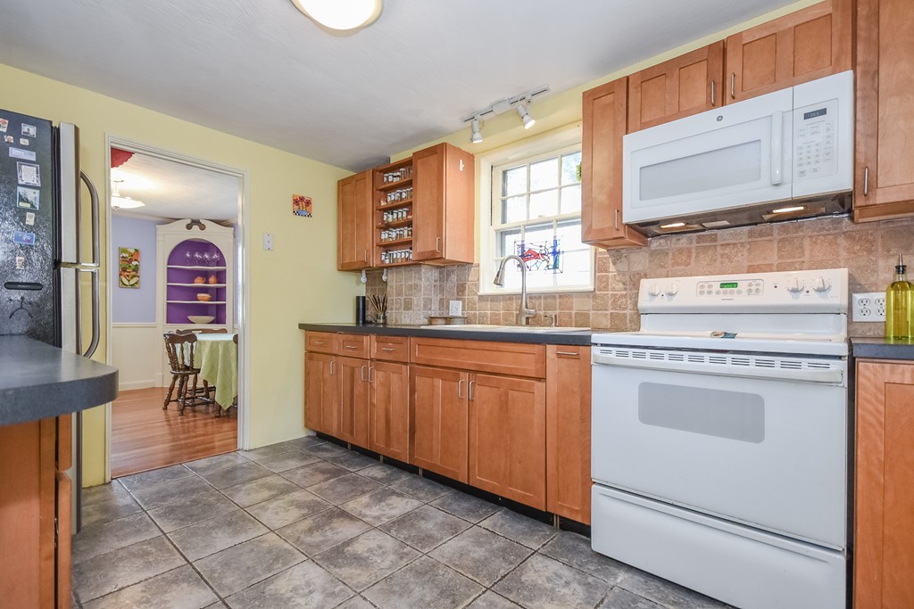 44 Myopia Road Boston, MA 02136 - Photo 7 of 22