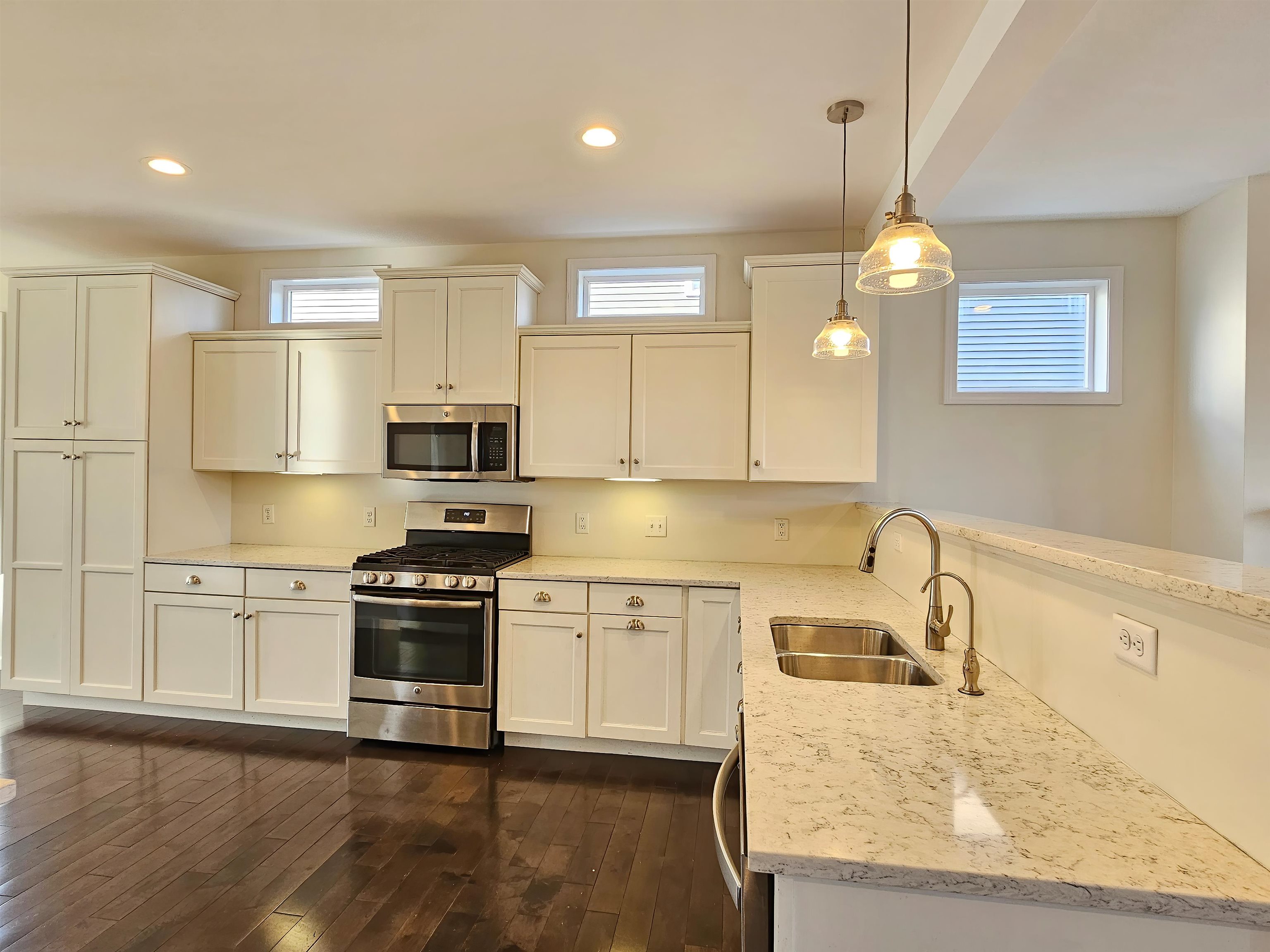 252 North Jefferson Road South Burlington, VT 05403 - Photo 4 of 26