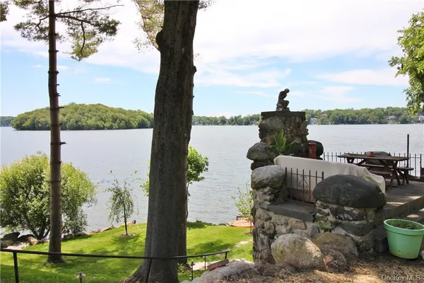 $3,645 | 598 North Lake Boulevard, Mahopac, NY 10541