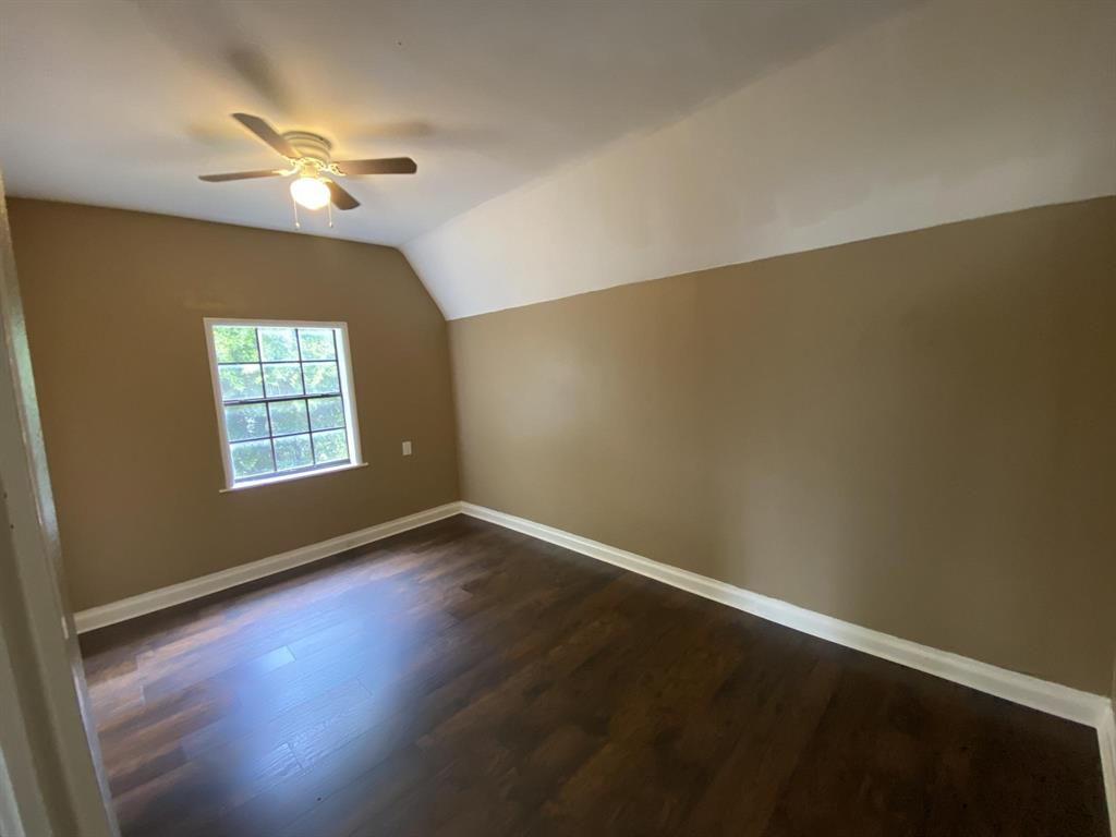 625 York Street, Unit B Athens, TX 75751 - Photo 7 of 15 Bonus room with vaulted ceiling, dark wood-style flooring, and ceiling fan