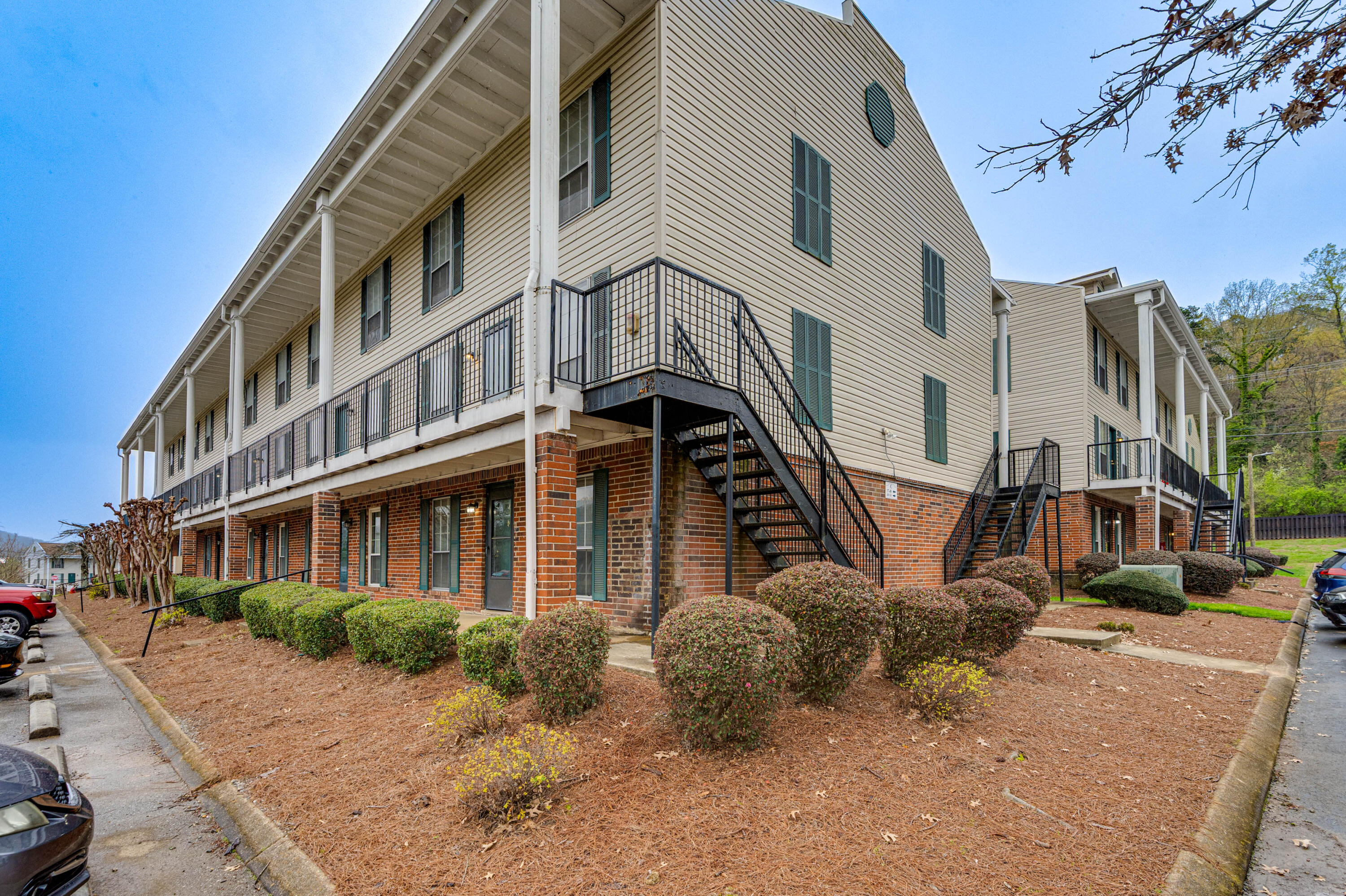 900 Mountain Creek Road, Unit C43 Chattanooga, TN 37405 - Photo 3 of 22 02-900 Mountain Creek Rd C43-2