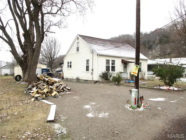 $85,000 | 215 Chartrand Street, Prairie du Rocher, IL 62277