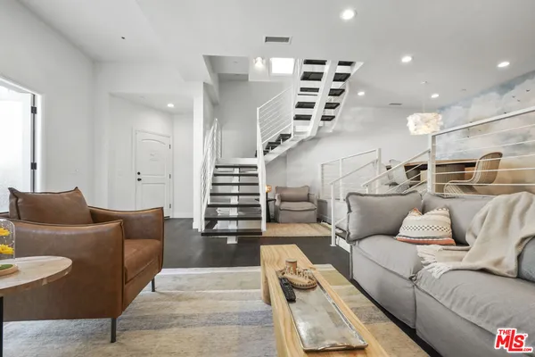 $8,500 | 9842 Portola Drive, Beverly Hills, CA 90210