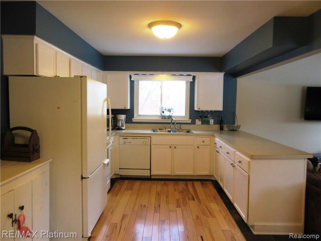 4081 Buno Road Brighton, MI 48114 - Photo 7 of 24 IMG_2052.JPG