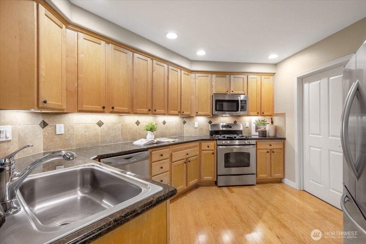 8500 Main Street, Unit F212 Edmonds, WA 98026 - Photo 11 of 36