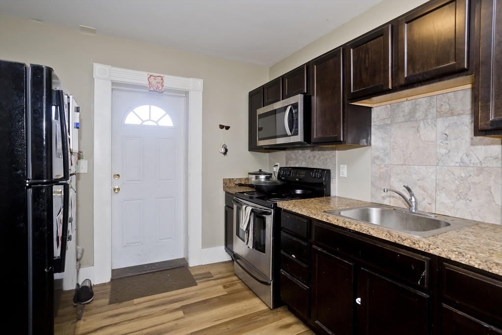 352 Maple Street, Unit R Holyoke, MA 01040 - Photo 16 of 22