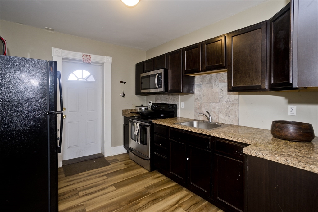 352 Maple Street, Unit R Holyoke, MA 01040 - Photo 17 of 22