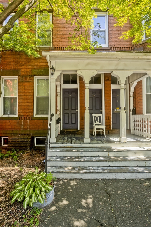 352 Maple Street, Unit R Holyoke, MA 01040 - Photo 2 of 22