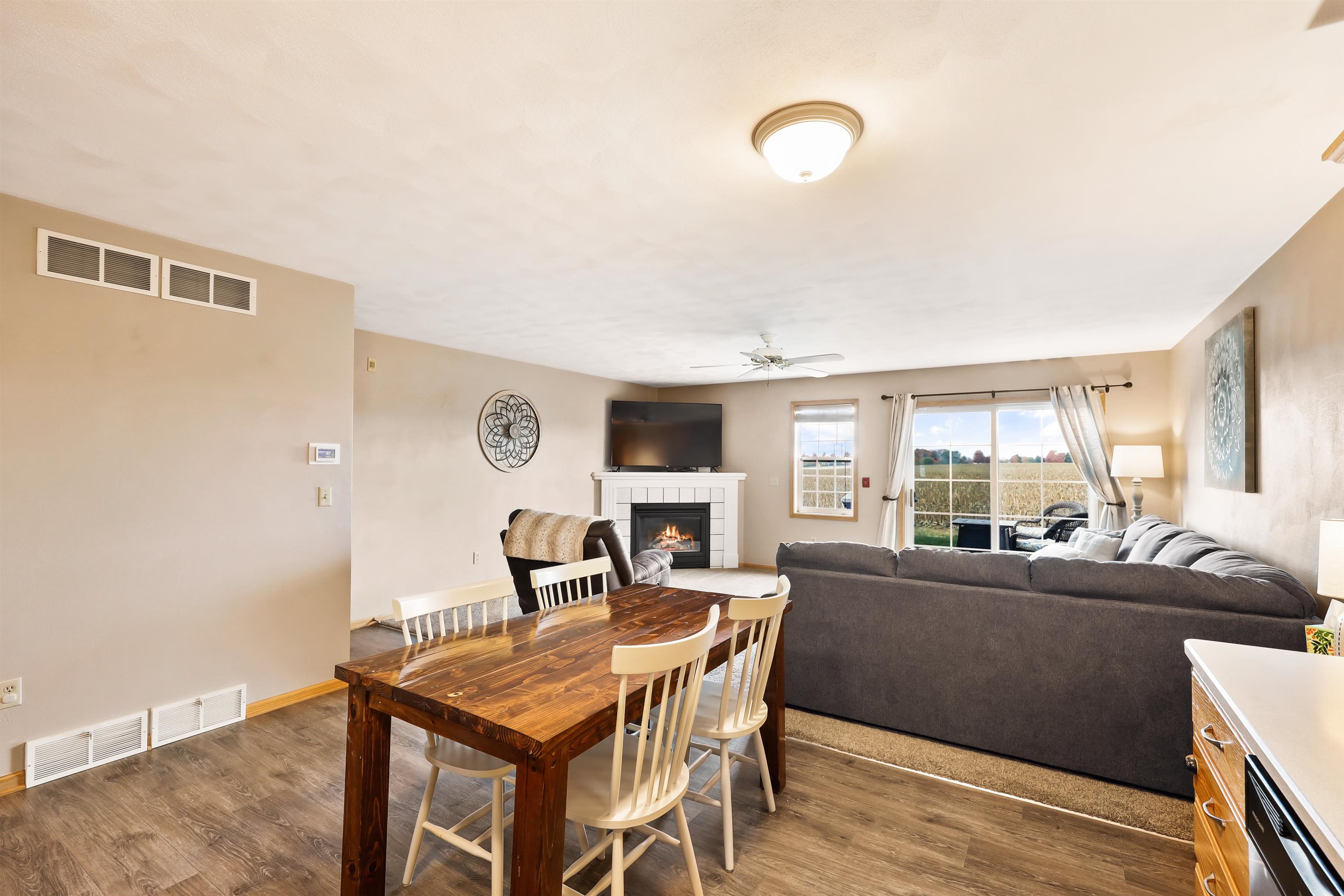 2391 Effingham Way Sun Prairie, WI 53590 - Photo 12 of 34