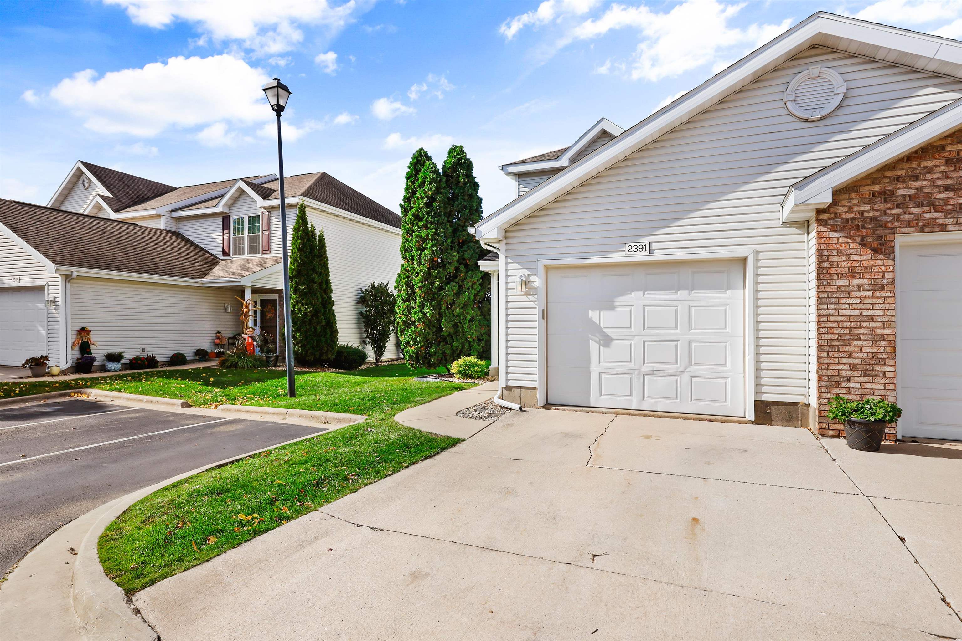 2391 Effingham Way Sun Prairie, WI 53590 - Photo 29 of 34