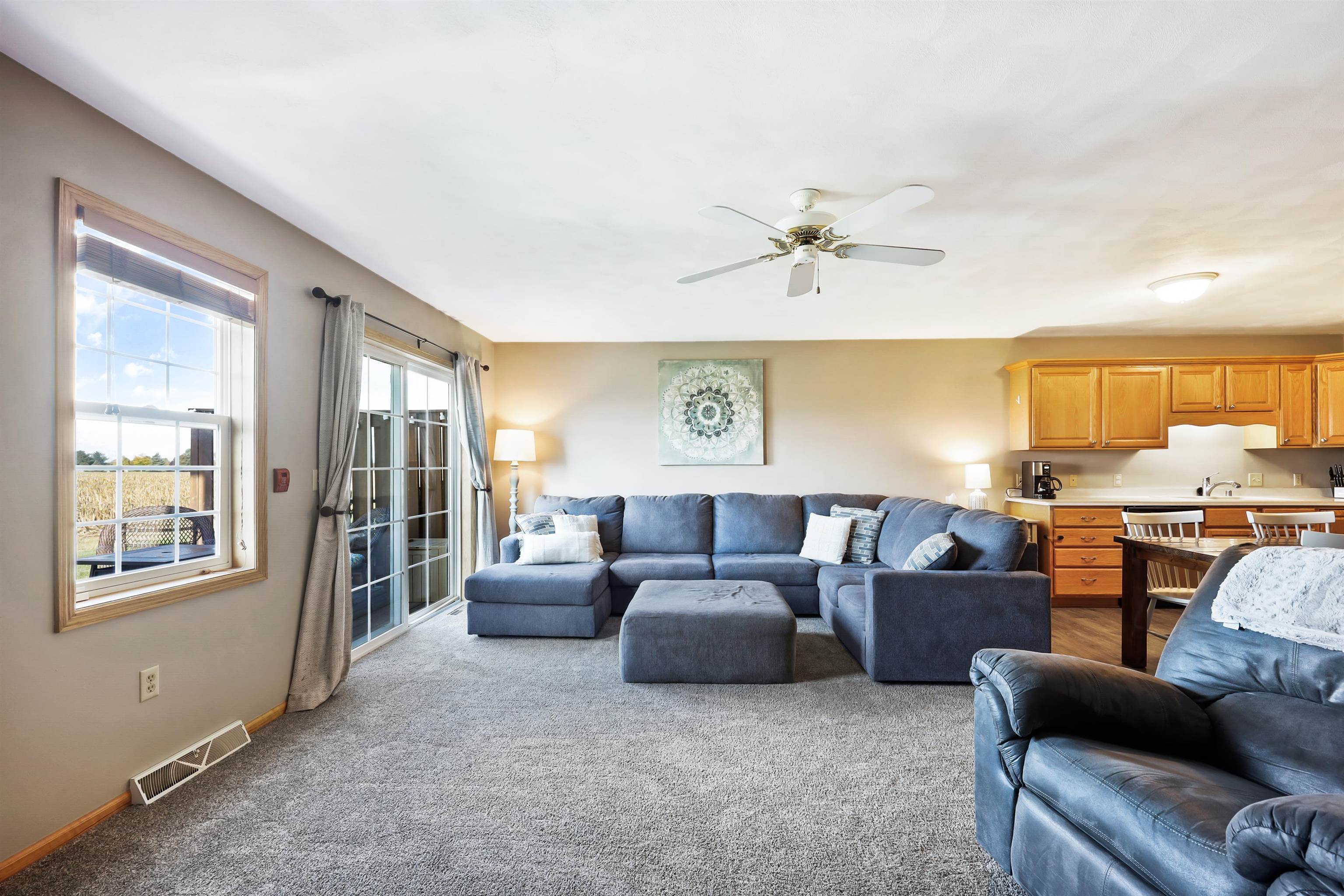 2391 Effingham Way Sun Prairie, WI 53590 - Photo 4 of 34