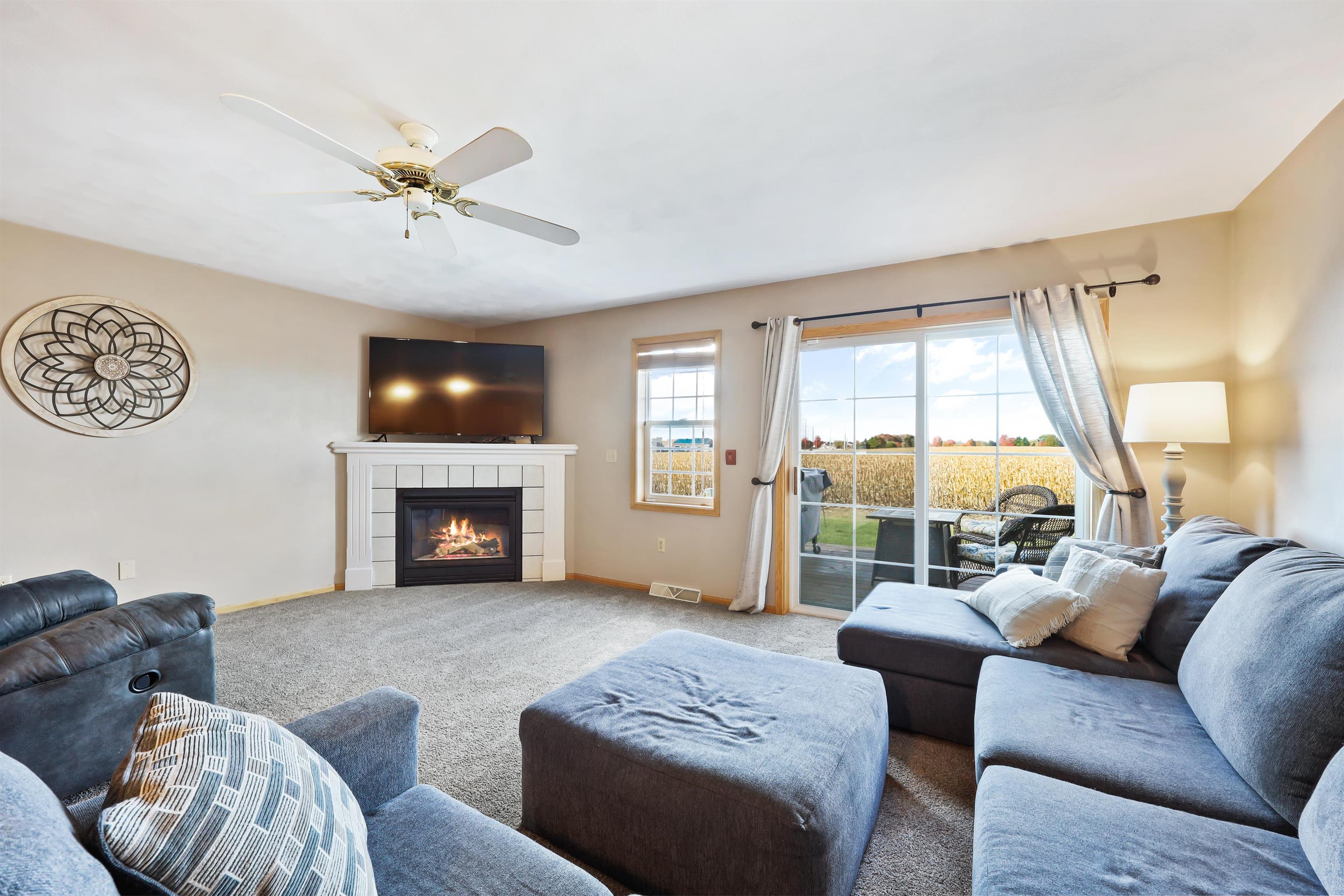 2391 Effingham Way Sun Prairie, WI 53590 - Photo 5 of 34