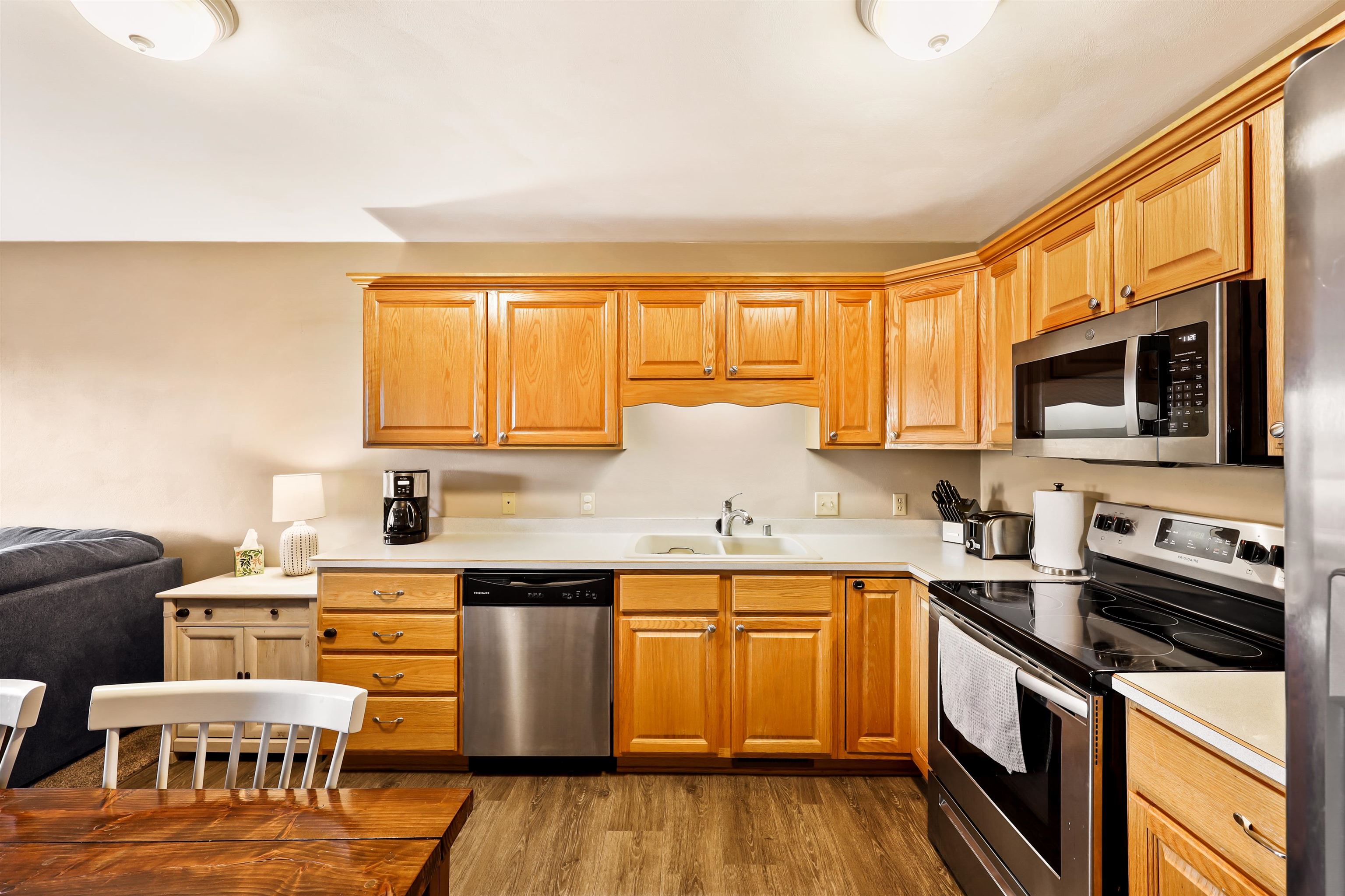 2391 Effingham Way Sun Prairie, WI 53590 - Photo 7 of 34