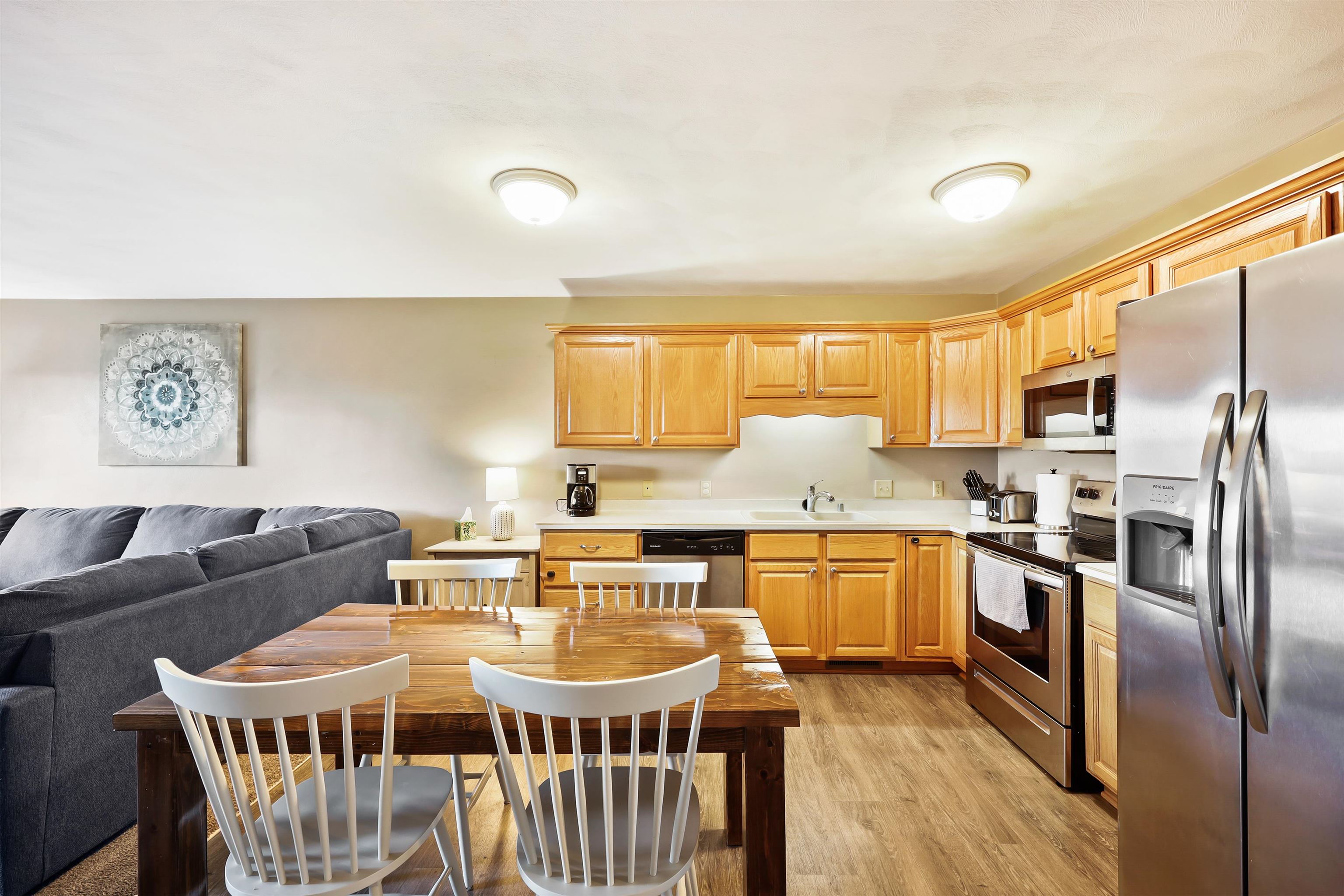 2391 Effingham Way Sun Prairie, WI 53590 - Photo 8 of 34