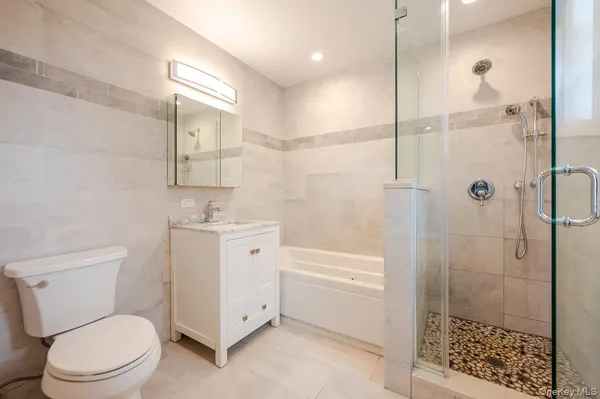 $1,000,000 | 661 West Broadway, Unit 603, Long Beach, NY 11561