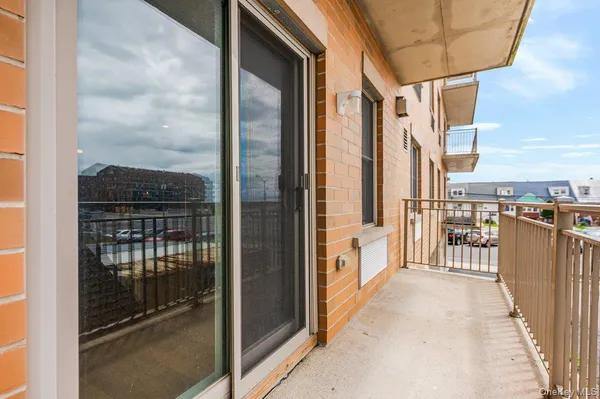 $1,000,000 | 661 West Broadway, Unit 603, Long Beach, NY 11561