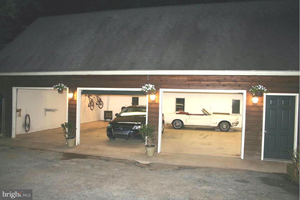 21423 Middletown Road Freeland, MD 21053 - Photo 5 of 30 4 car Detached Garage w/ pit & power