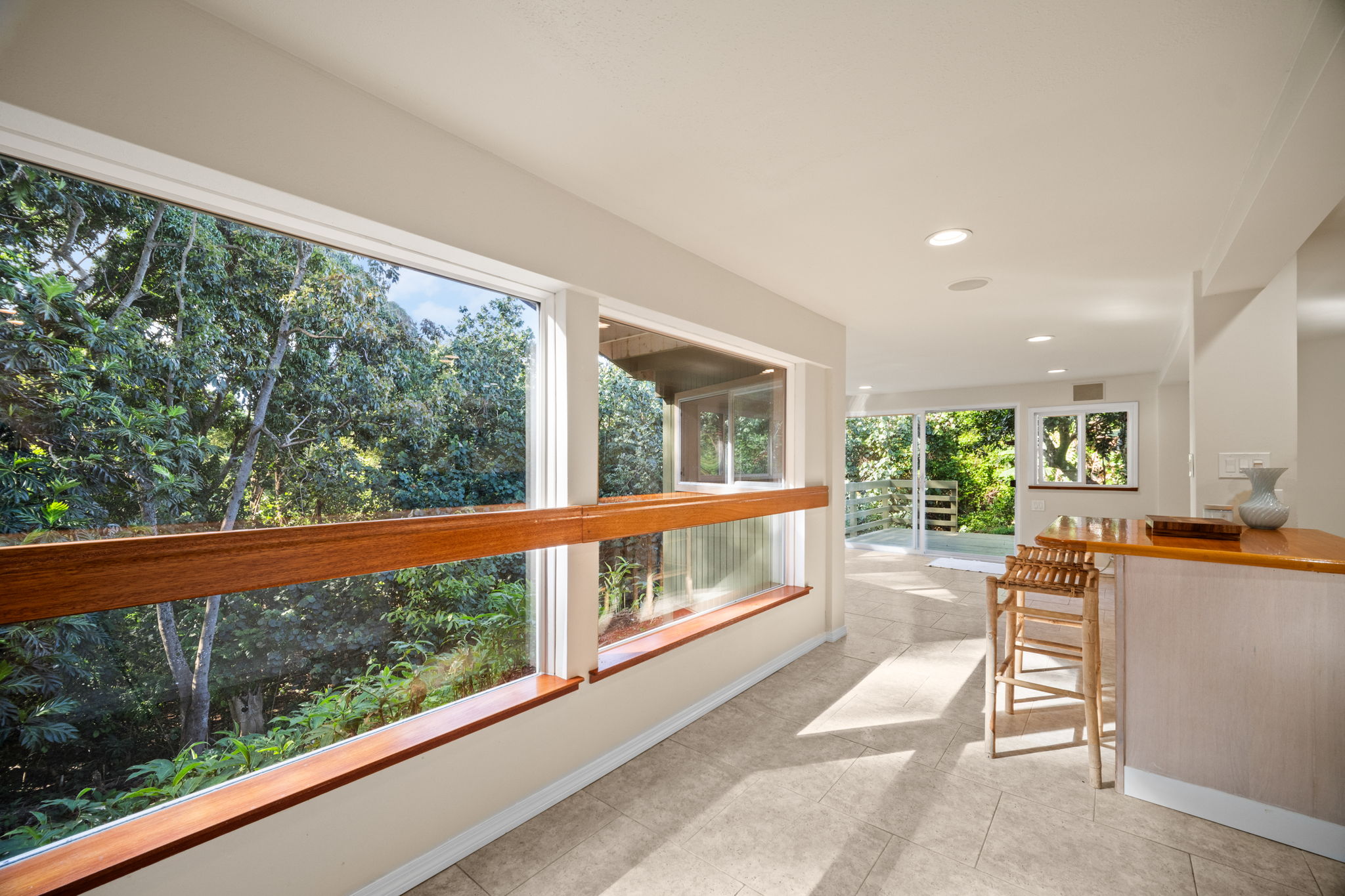 6050 C Kapahi Road Kapaa, HI 96746 - Photo 20 of 30 a view of a large window with an outdoor space