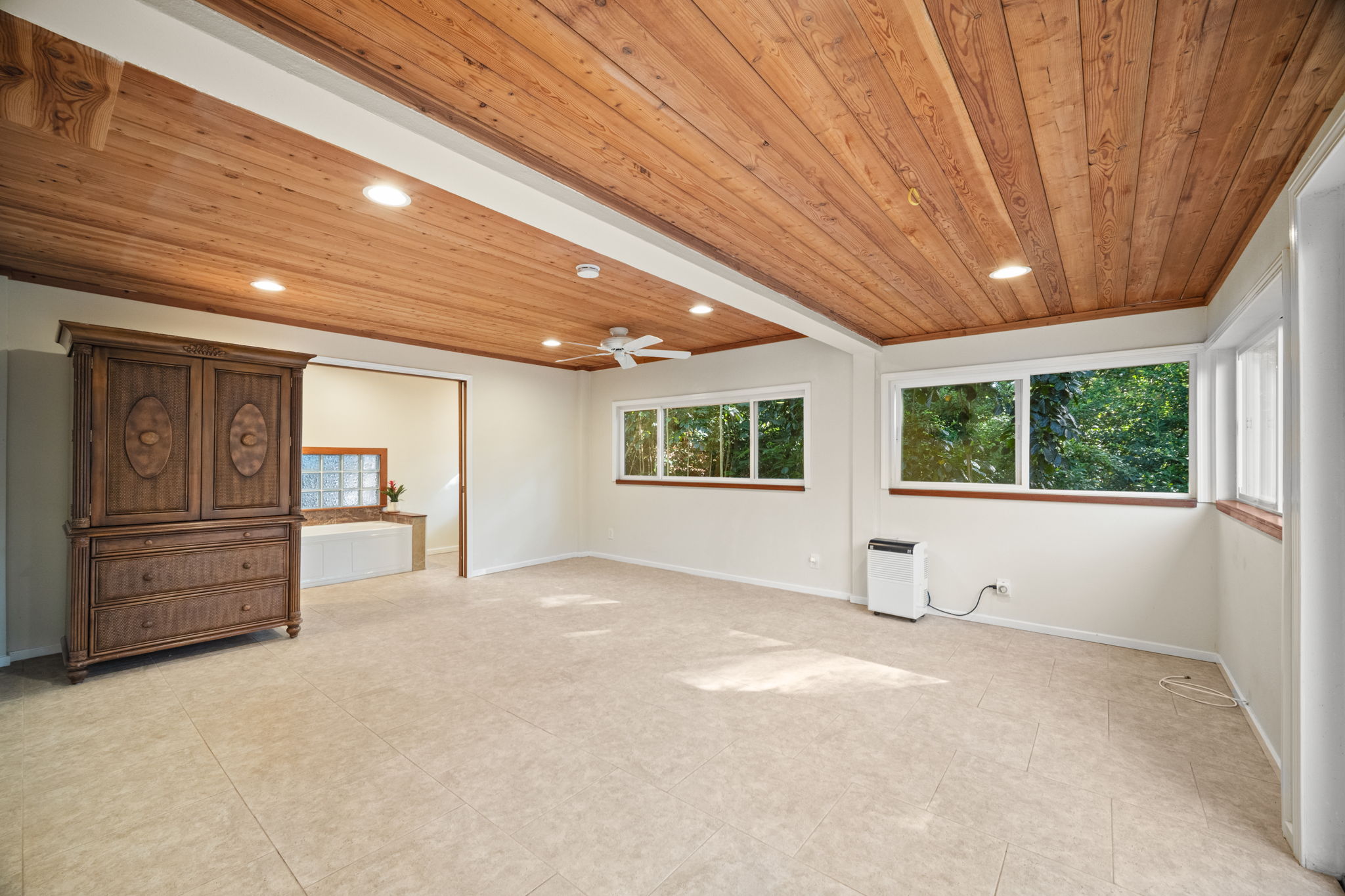 6050 C Kapahi Road Kapaa, HI 96746 - Photo 21 of 30 a view of an empty room with a window